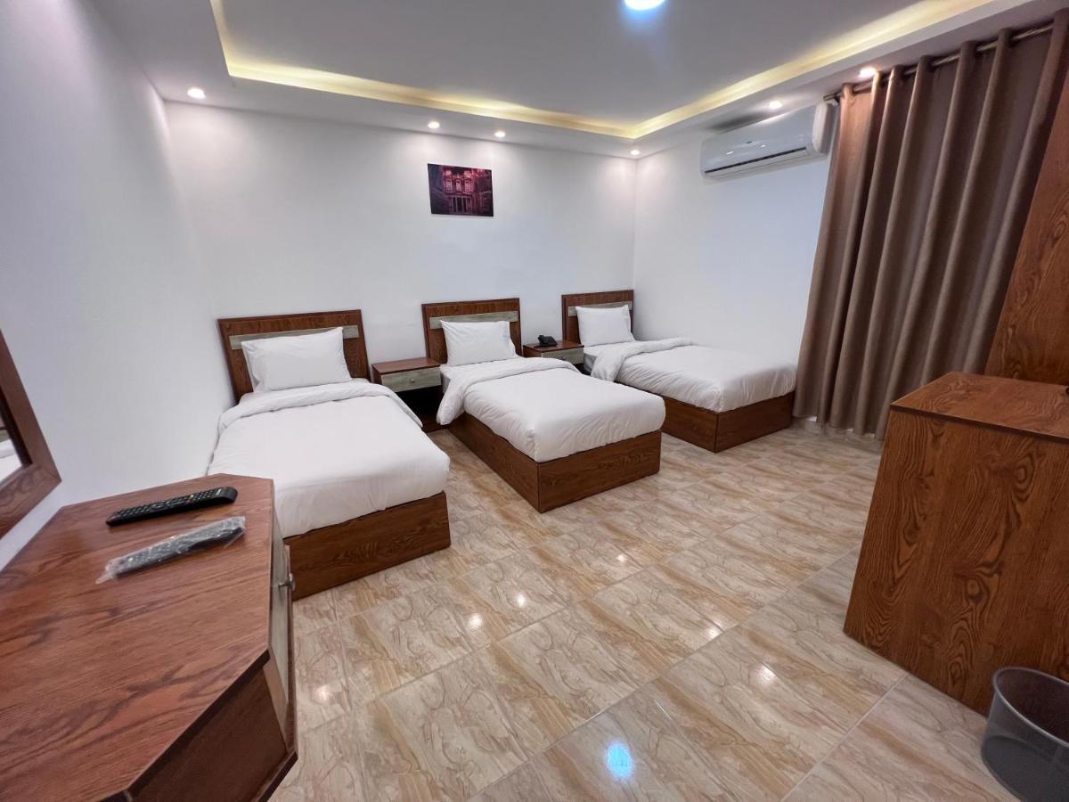 Petra Family Hotel Вади Муса Экстерьер фото