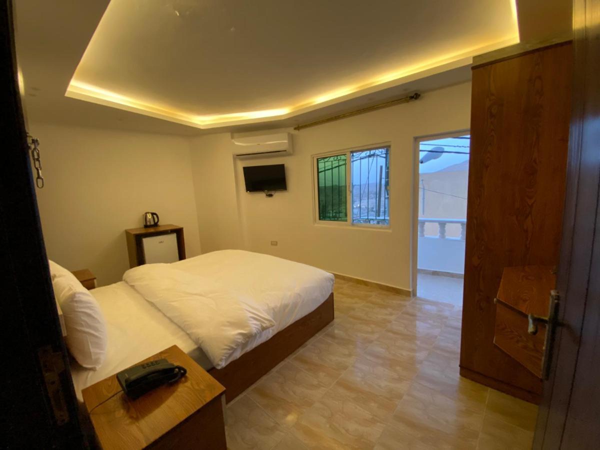 Petra Family Hotel Вади Муса Экстерьер фото